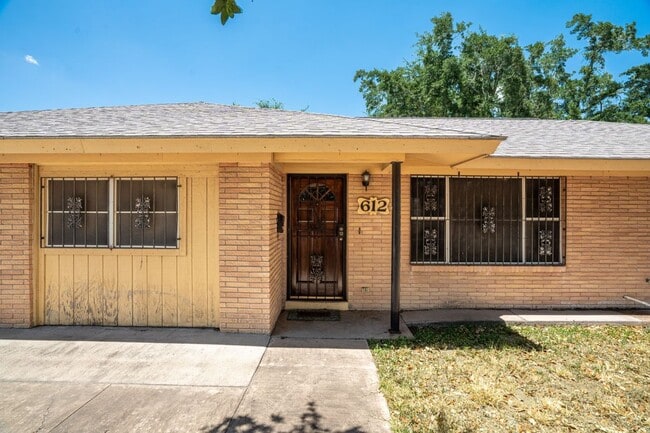 Photo - 612 La Vista Ave