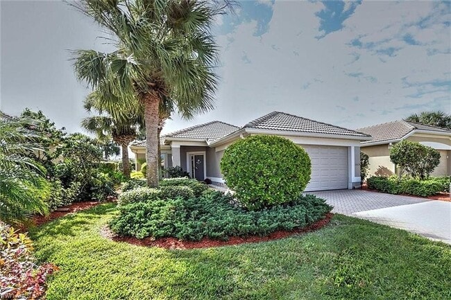 Building Photo - 3 bedroom 2 bath pool home in Colonial Cou...