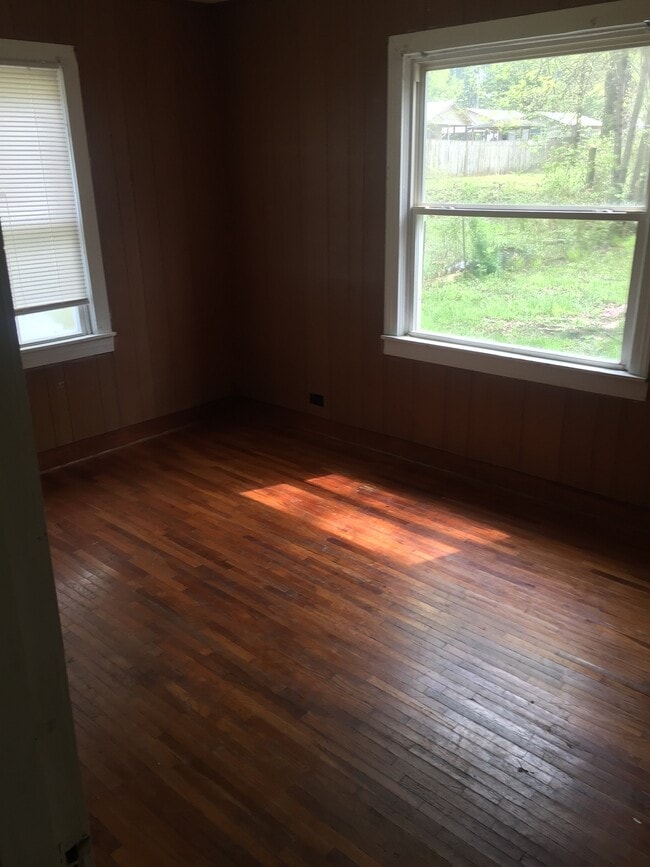 Photo - 1611 E Sullenberger Ave