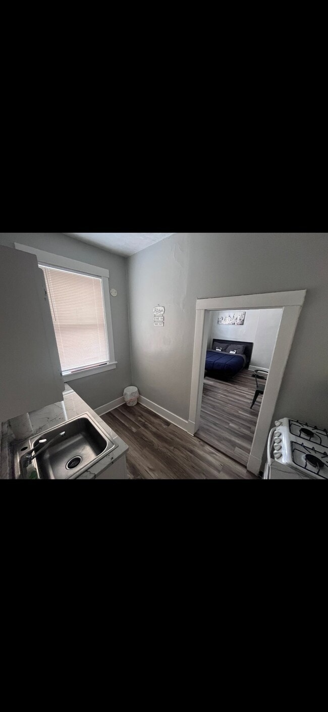 Building Photo - 608 N Nevada Ave Unit 2