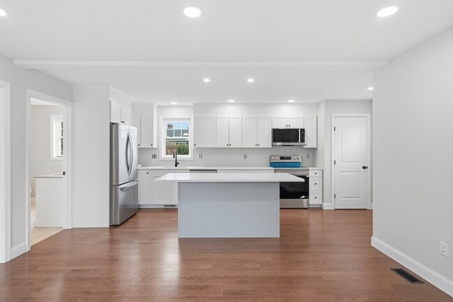 Photo - 24 Daytona St