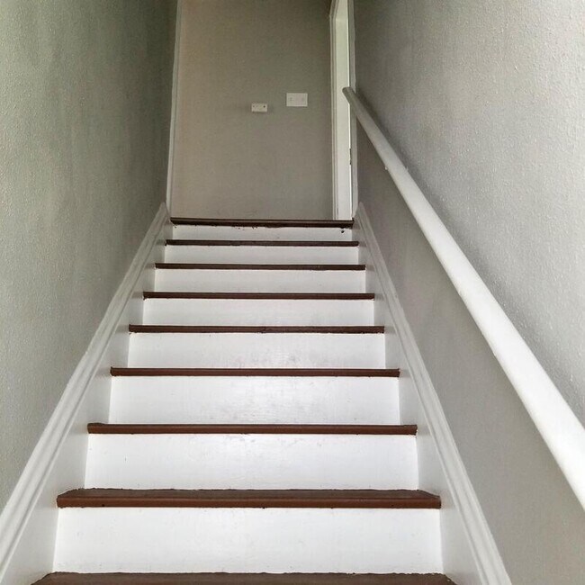 Photo - 104 N Hague Ave Rental