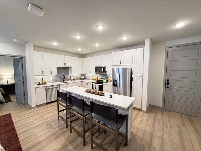 Building Photo - 11604 Stonehollow Dr Unit B6.252