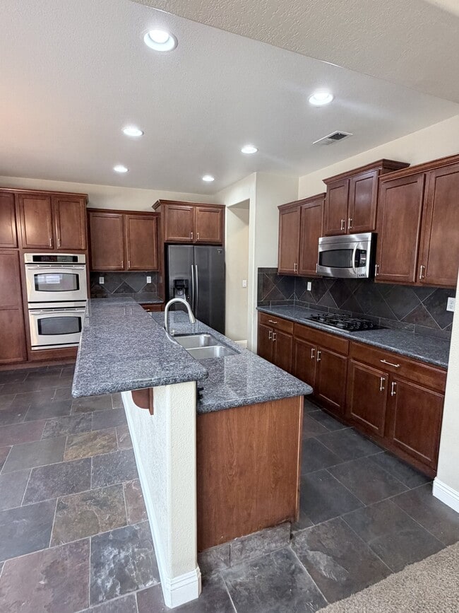 Photo - 615 Royal Windsor Ct
