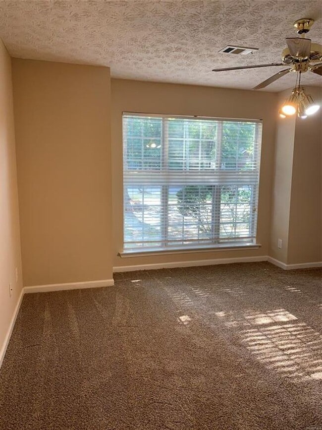 131 Live Oaks Dr