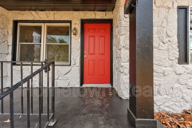 Photo - 1103 N Louisa Ave