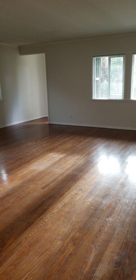 Sunny Living Room - 3736 Sawtelle Blvd Unidad 3736