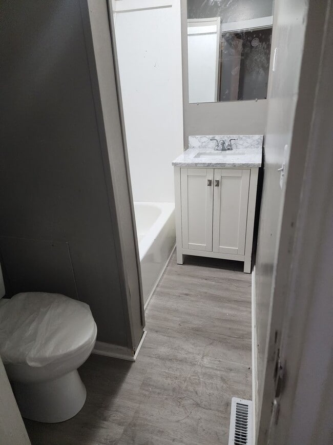 Photo - 2 bed 1 bath upstairs apartment Unit 418-D South Union Street