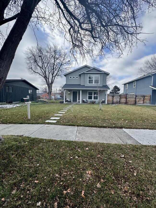 Photo - 465 S 3rd E St