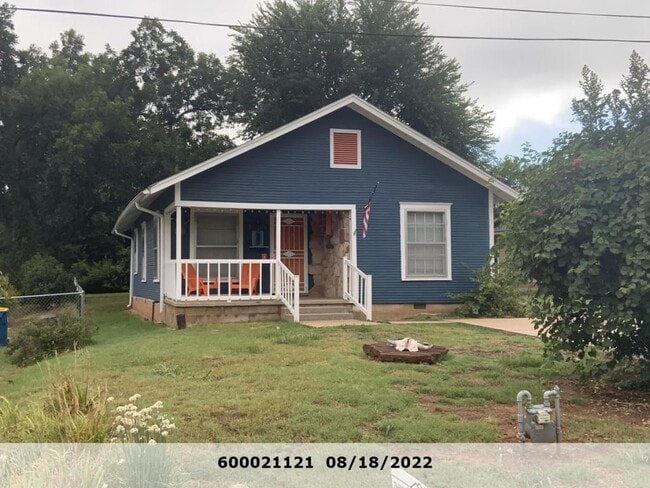 Building Photo - 1512 E 8th Ave