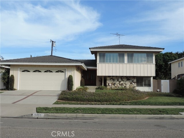 Building Photo - 1451 N Shaffer St