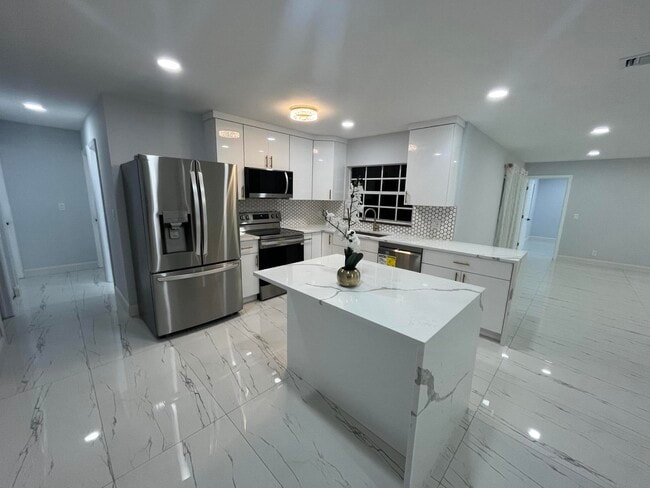 Photo - 1720 SW 13th St