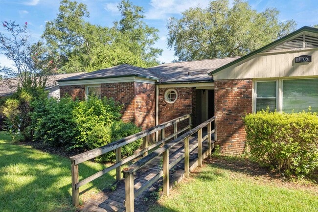 Photo - 1605 Akridge Dr
