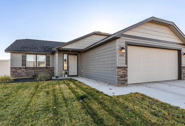 Building Photo - 6102 Crown Crest Ave