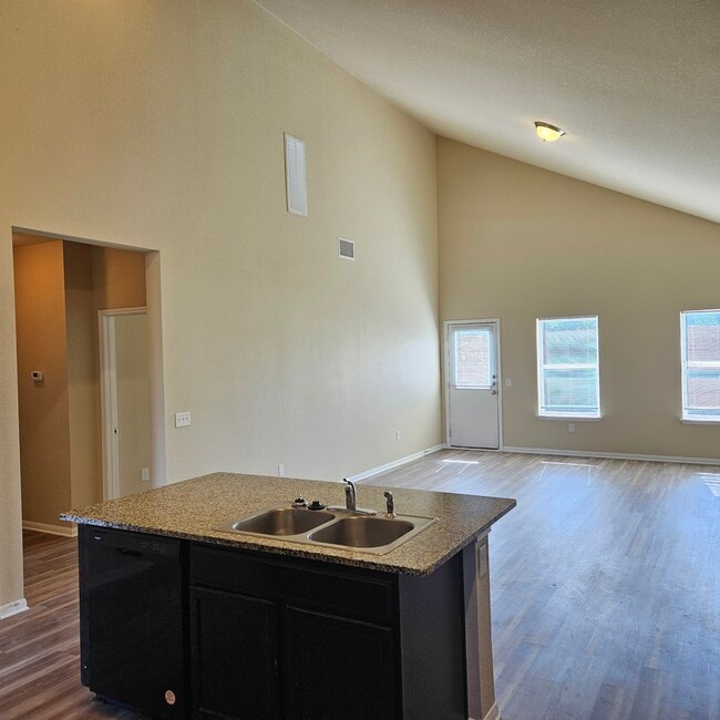 Photo - 727 Luna Vista Dr