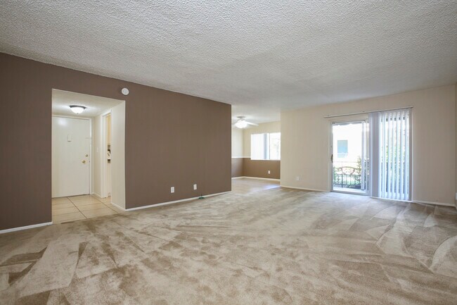 Photo - 220 E Live Oak St Unidad 23