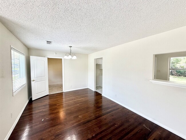 Photo - 5315 Newkirk Ln