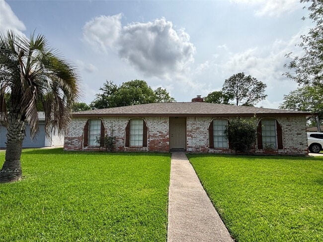 Building Photo - 16610 Forest Bend Ave