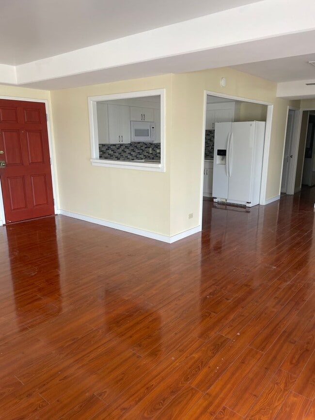 Photo - Ala Moana 2 Bedroom with Ocean Views