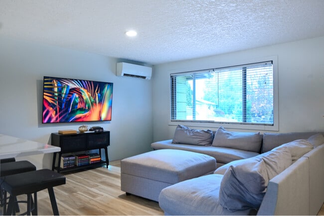 Photo - 3107 NW Lakeridge Dr