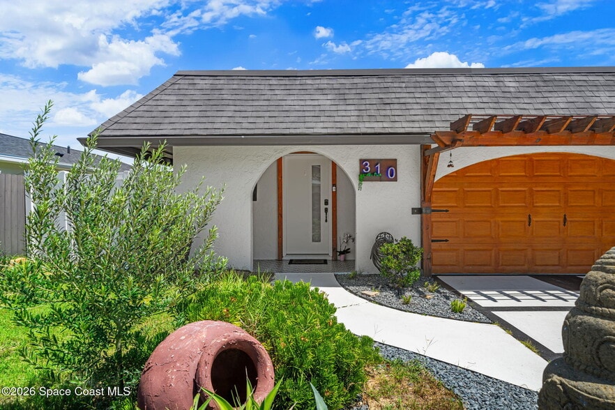 310 Lee Ave