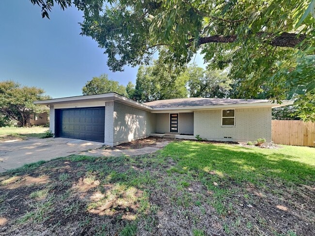 Building Photo - UPDATED AND MODERN! EVERYTHING IS NEW! Rental