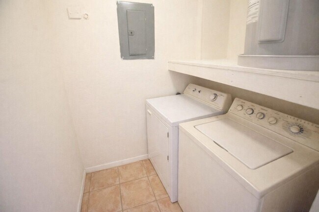 Photo - 3962 Roan Ct W