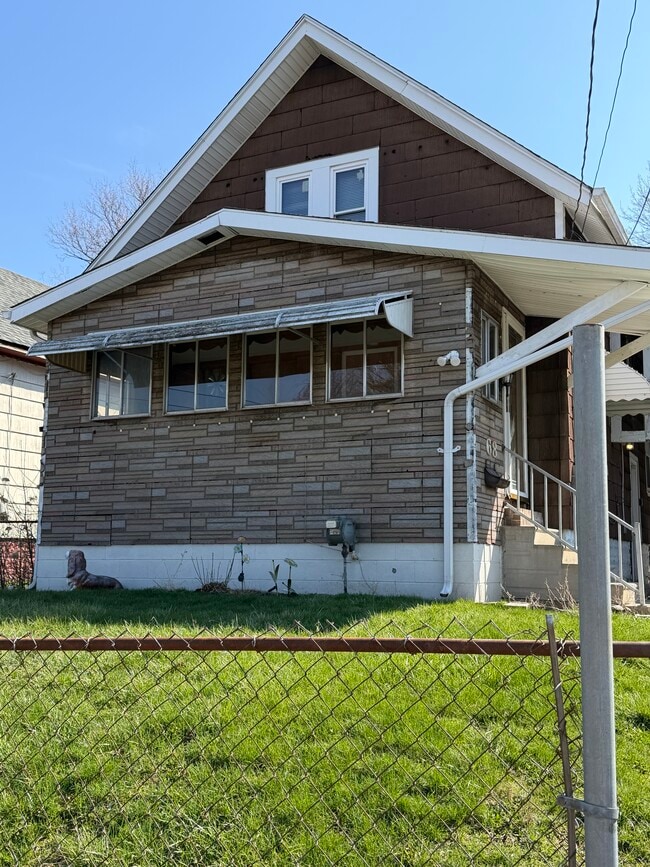 Building Photo - 68 N Shirley St