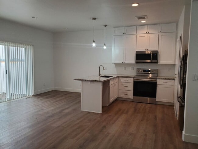 Photo - CHECK OUT THIS DARLING 3 BED + Additional office space, 2.5 BATH TOWNHOME IN SUGAR CITY--INTERNET...