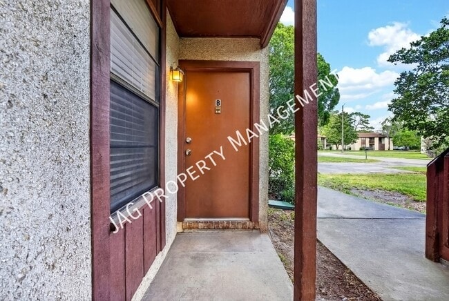 Photo - 482 Bentwood Ln Unit B