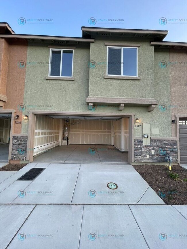 Half Month Free Look an Lease Special!!! B... House House Rental in