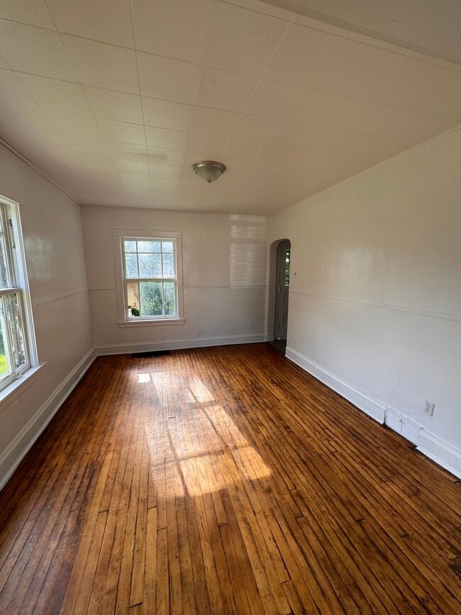 Photo - 326 Shenango Blvd