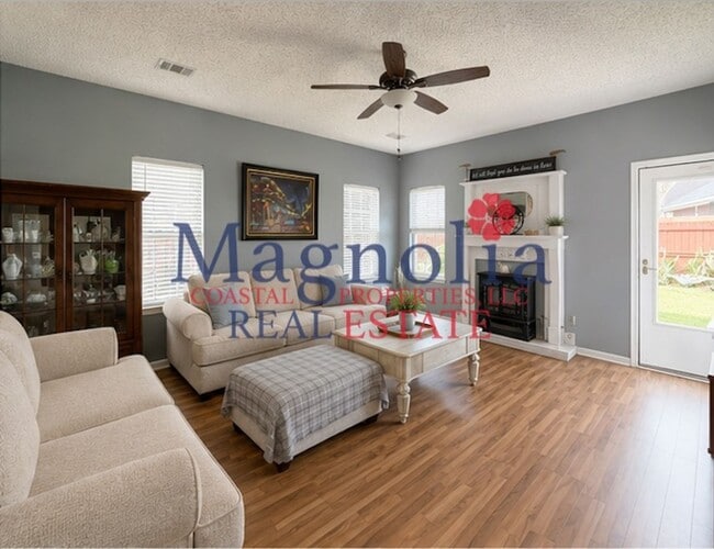 Photo - 3 bedroom, 2 bathrooms in Richmond Hill's Mainstreet