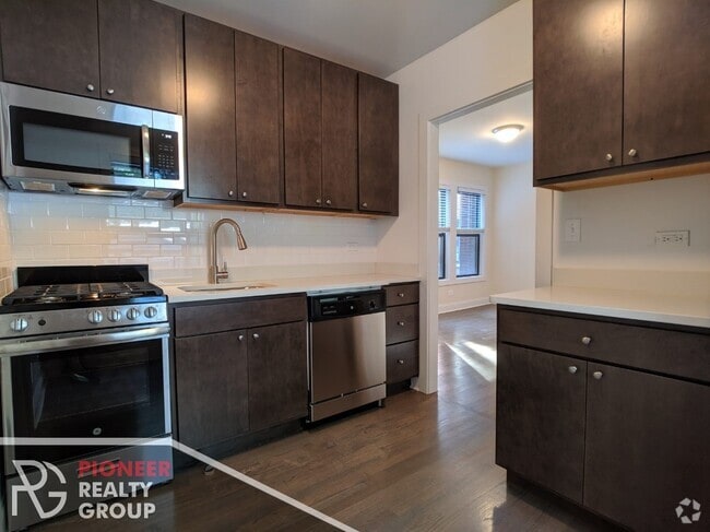 Building Photo - 2648 N Spaulding Ave Rental