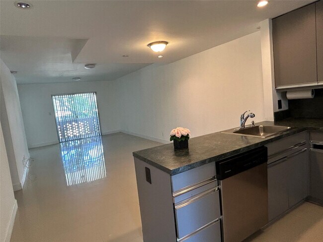 Building Photo - 2800 NE 14th Street Causeway Unit 207