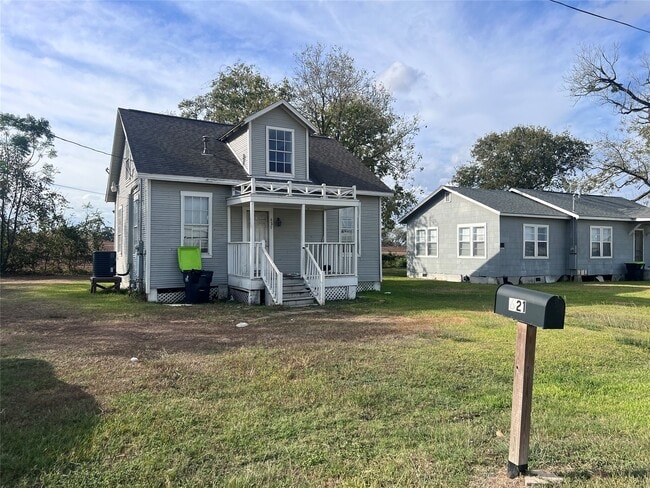 Photo - 621 Harrison Ln