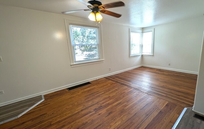 Photo - 1-2 bedroom Lakeside home