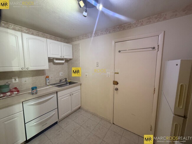 Photo - 1030 Bennington St