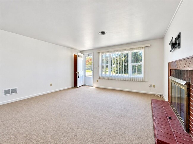 16 Sandra Dr