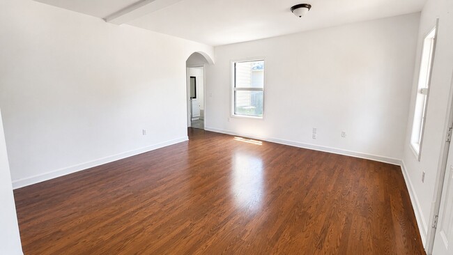 Photo - 2401 Urban St
