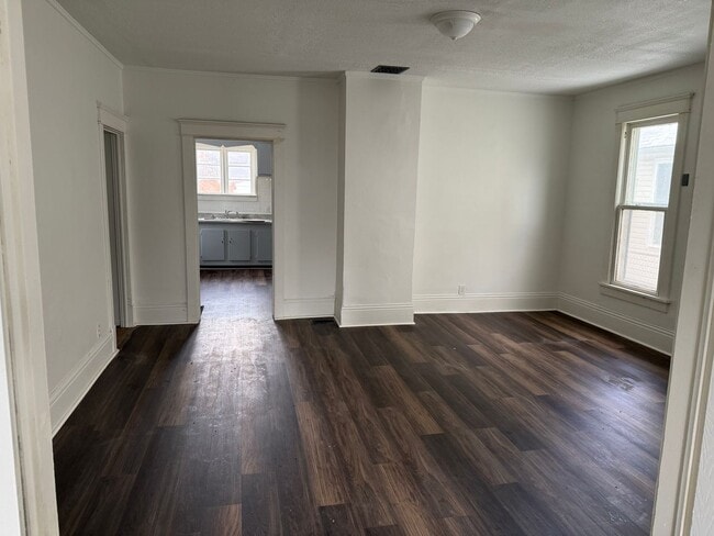 Photo - 402 Eastern Ave