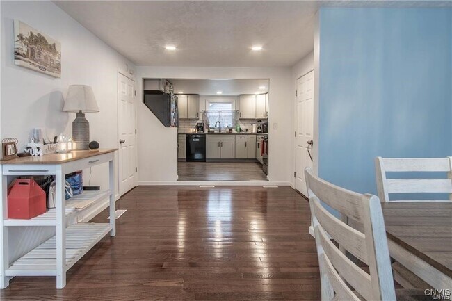 Photo - 215 Francis St