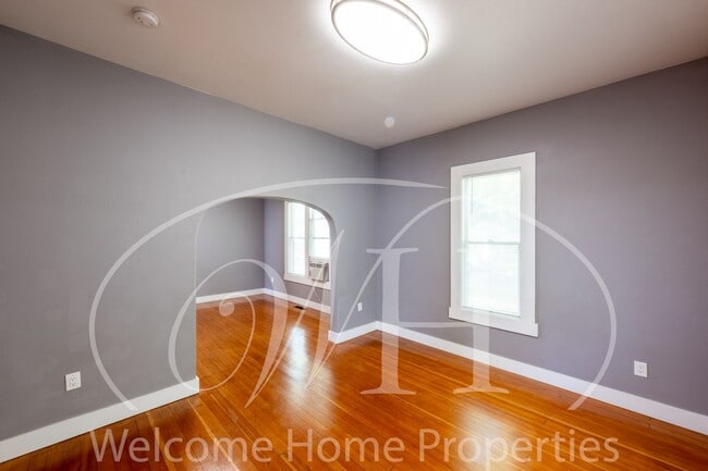 Photo - Great 2 Bedroom with Classic Finishes