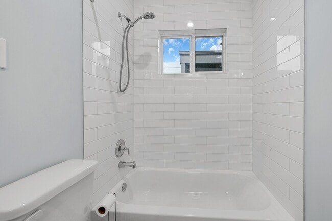 Building Photo - 804 Woodcrest Dr Rental