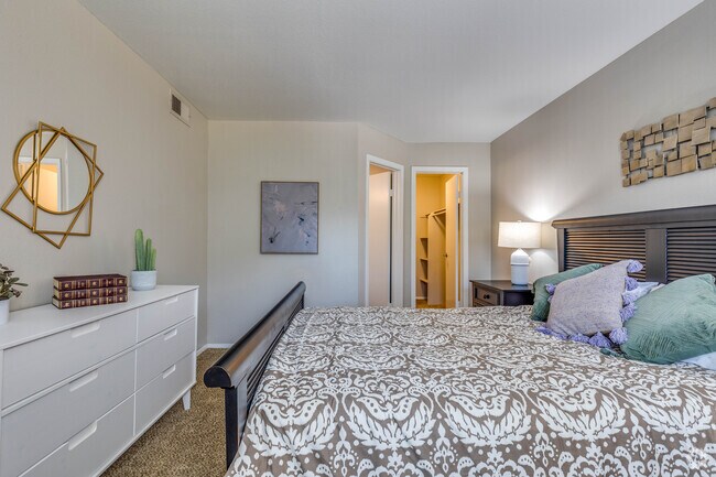 2 BR, 2 BA - 1,000 SF
