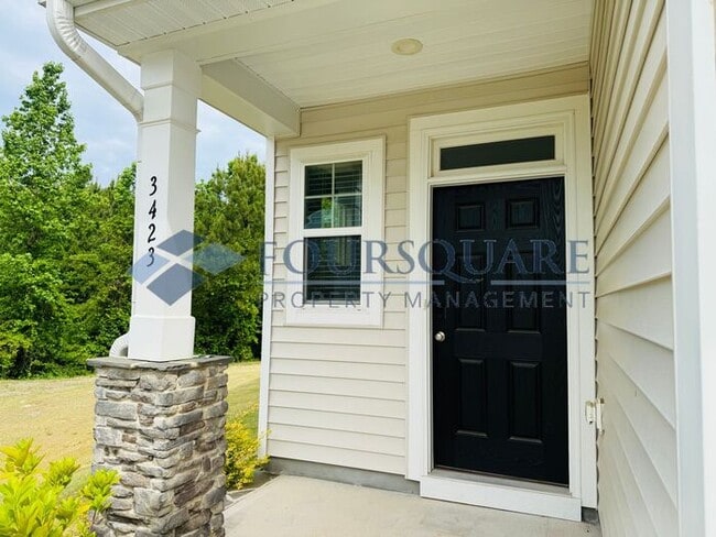 Photo - End-Unit Townhome with Fenced Yard, Washer/Dryer included & 2-Car Garage – Comfortable & Convenie...