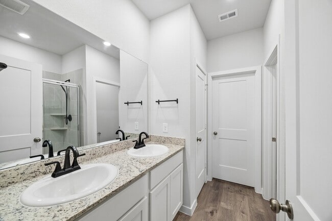 Photo - 772 Westpointe Dr