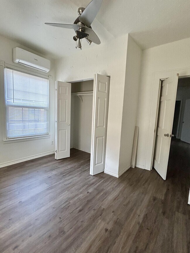 Photo - 2208 E Broadway St