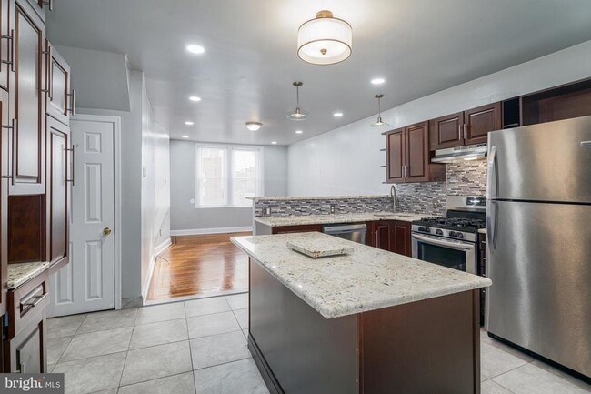Building Photo - 1610 S 24th St Unit FL 1 Rental