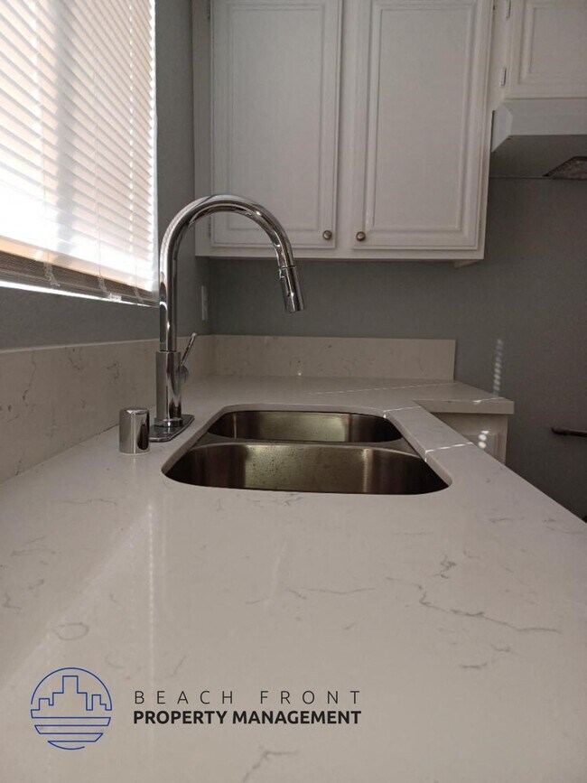 Photo - 4452 W. 137th St